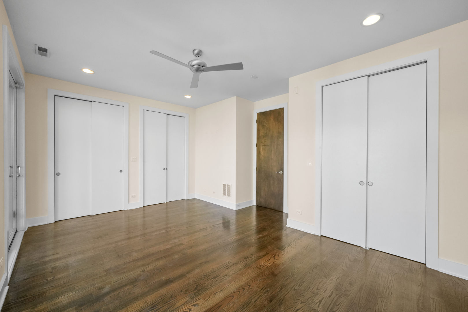 947 N Ashland Avenue Unit: 2N