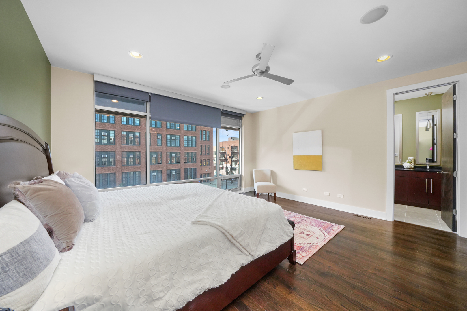 947 N Ashland Avenue Unit: 2N