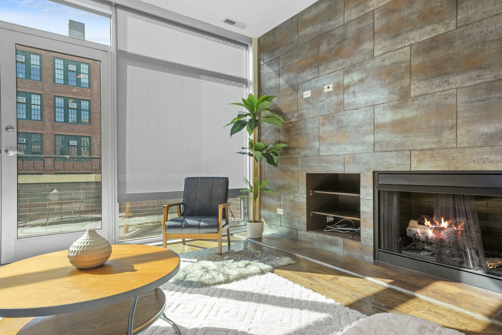 947 N Ashland Avenue Unit: 2N