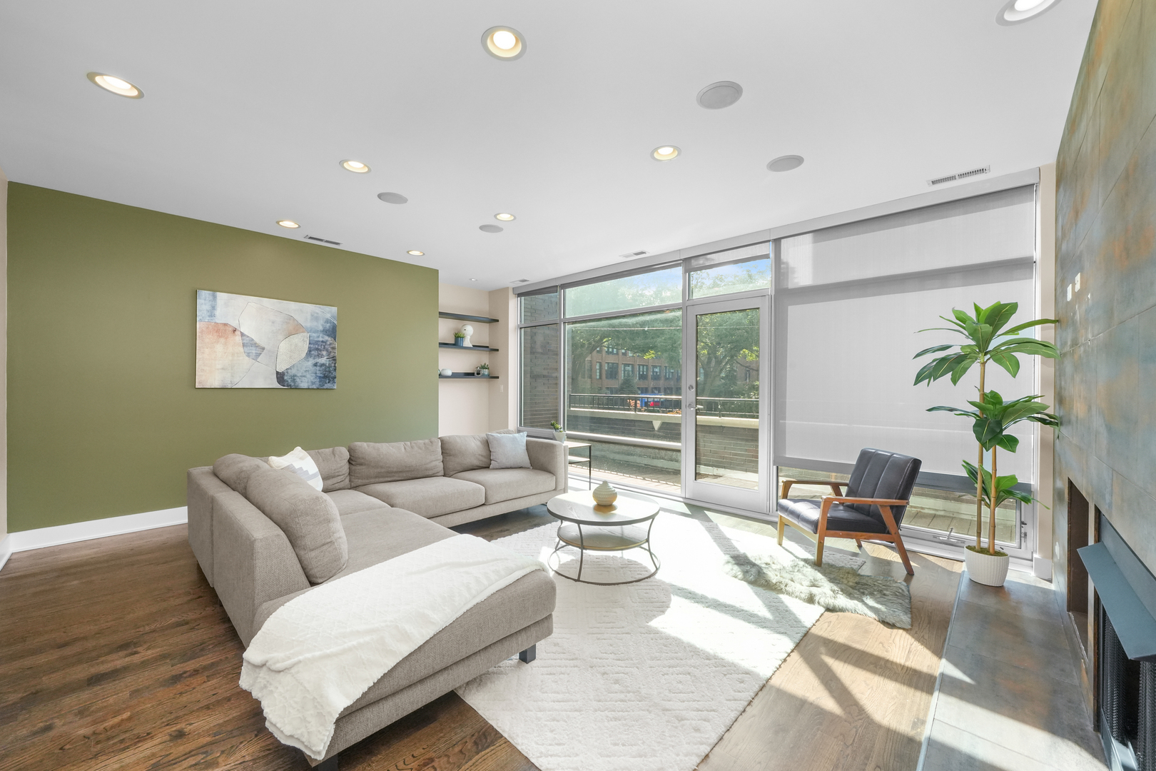 947 N Ashland Avenue Unit: 2N