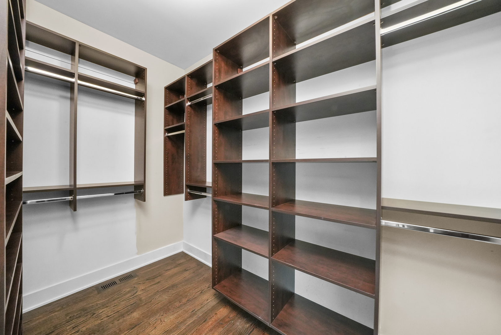 947 N Ashland Avenue Unit: 2N