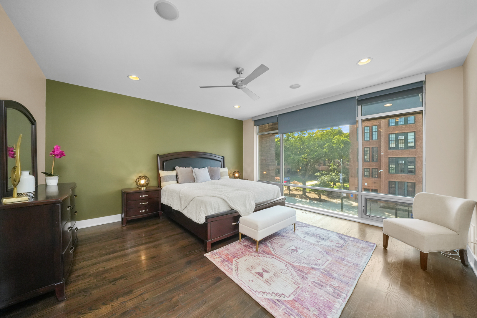 947 N Ashland Avenue Unit: 2N