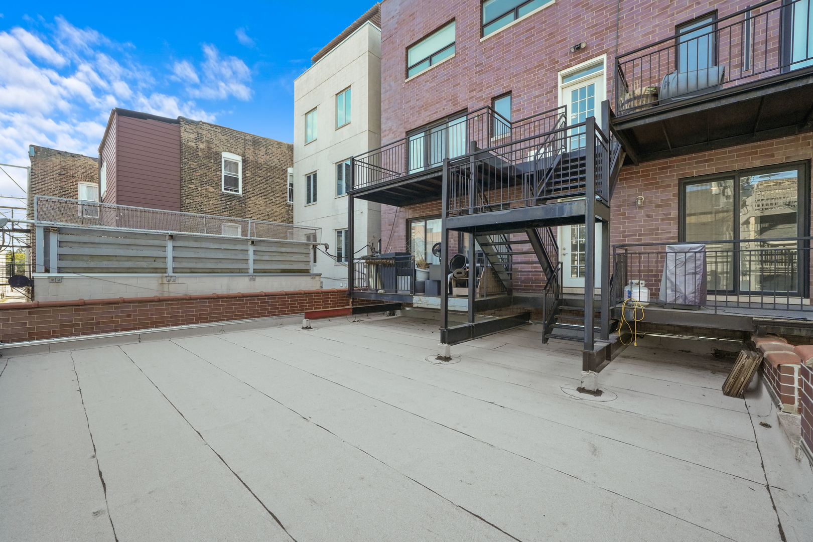 947 N Ashland Avenue Unit: 2N