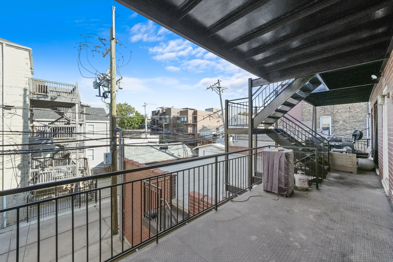 947 N Ashland Avenue Unit: 2N