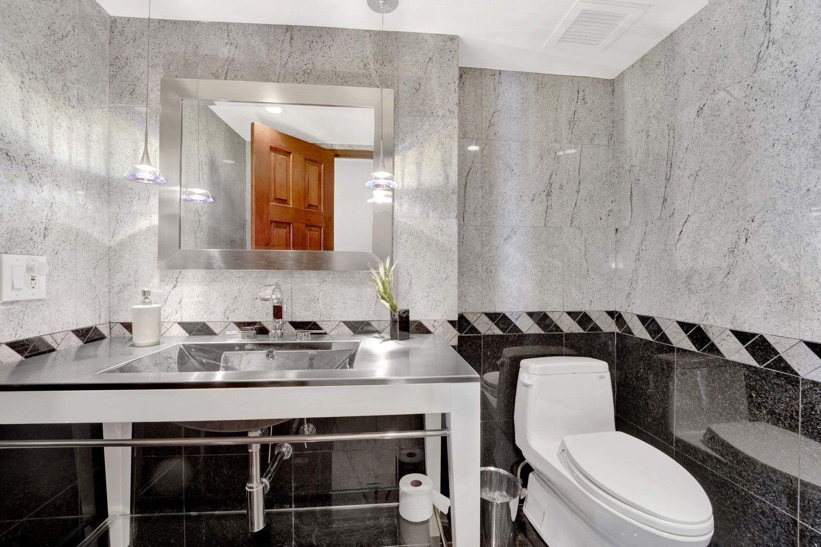 175 E Delaware Place Unit: 8606-07