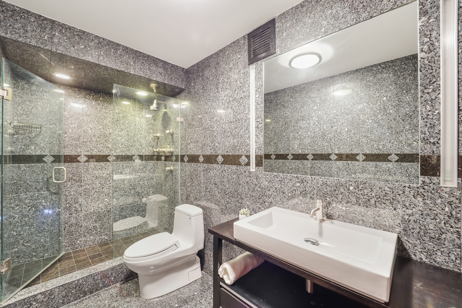175 E Delaware Place Unit: 8606-07