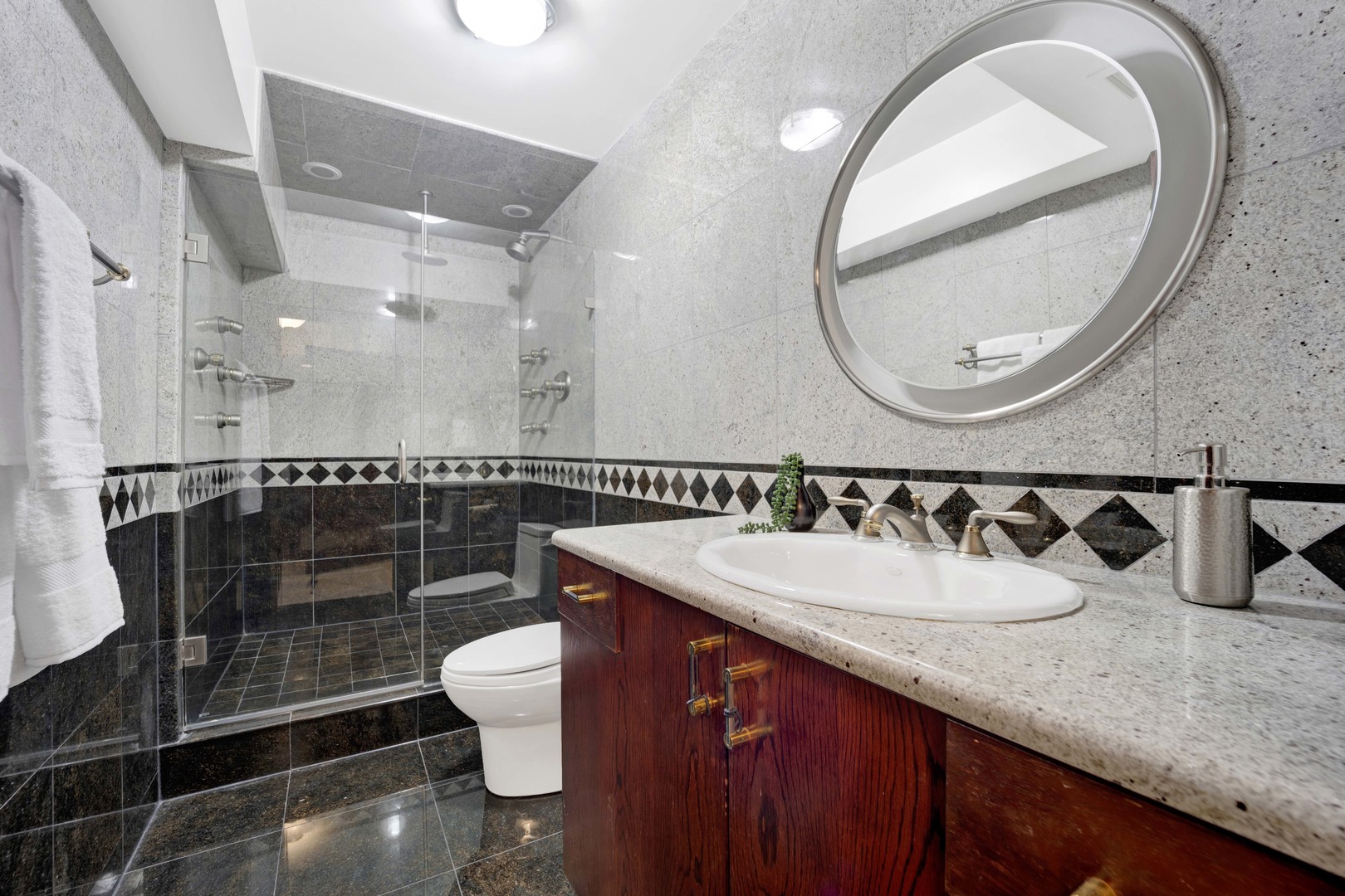 175 E Delaware Place Unit: 8606-07