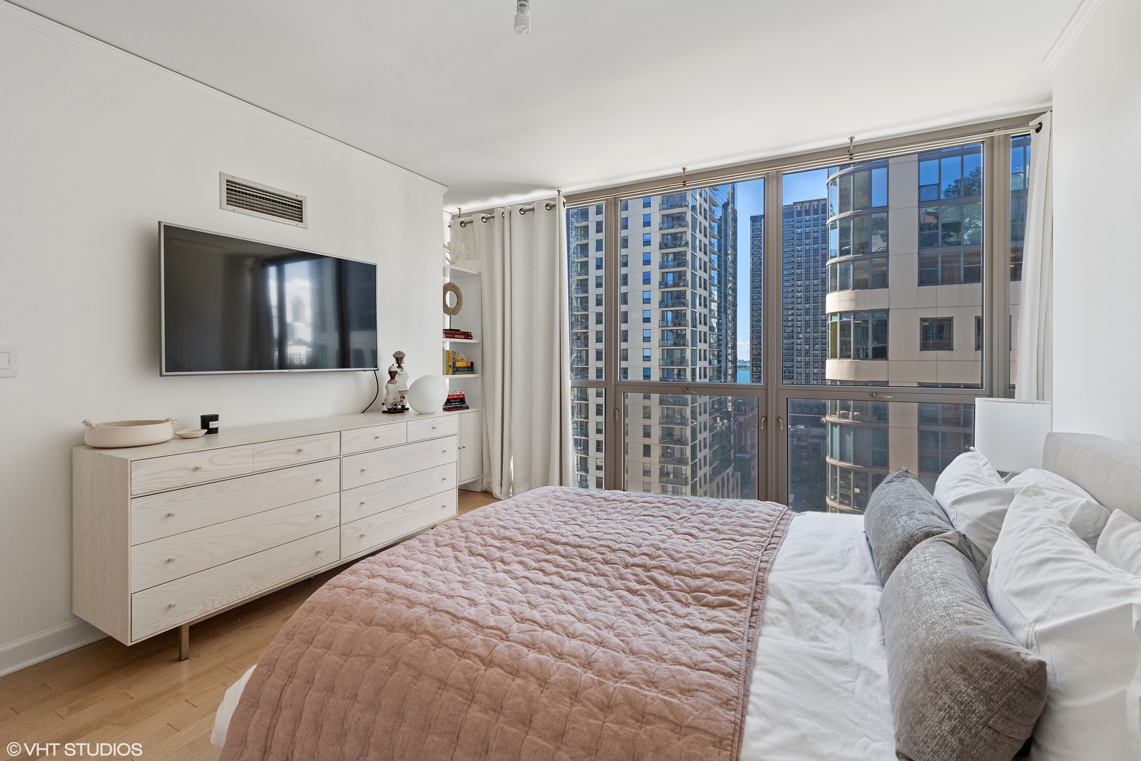 420 E WATERSIDE Drive Unit: 905