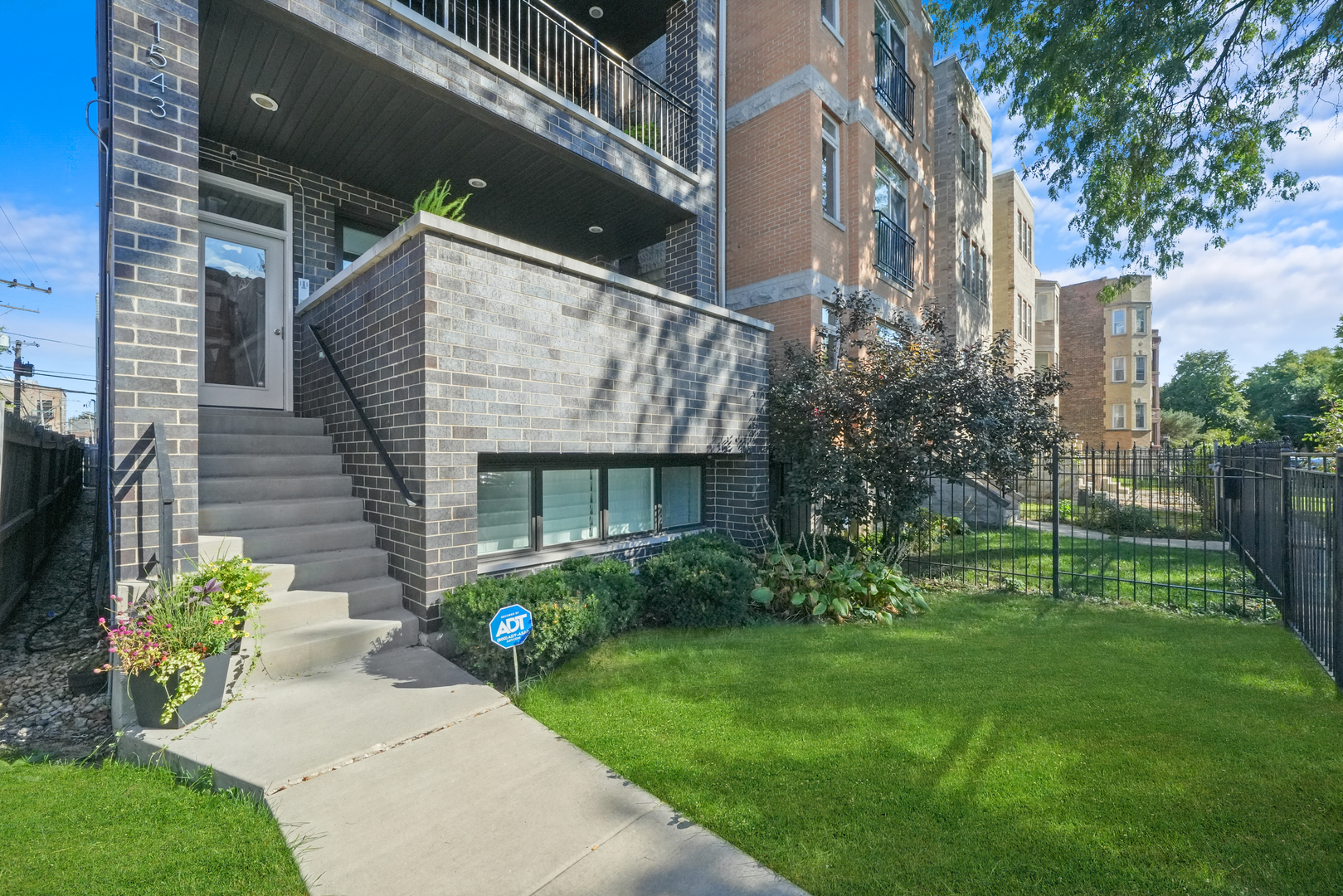1543 N Campbell Avenue Unit: 3