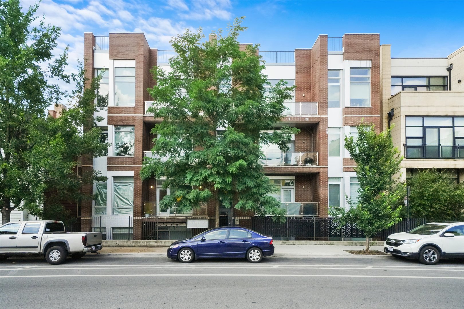 2140 W Armitage Avenue Unit: 2W