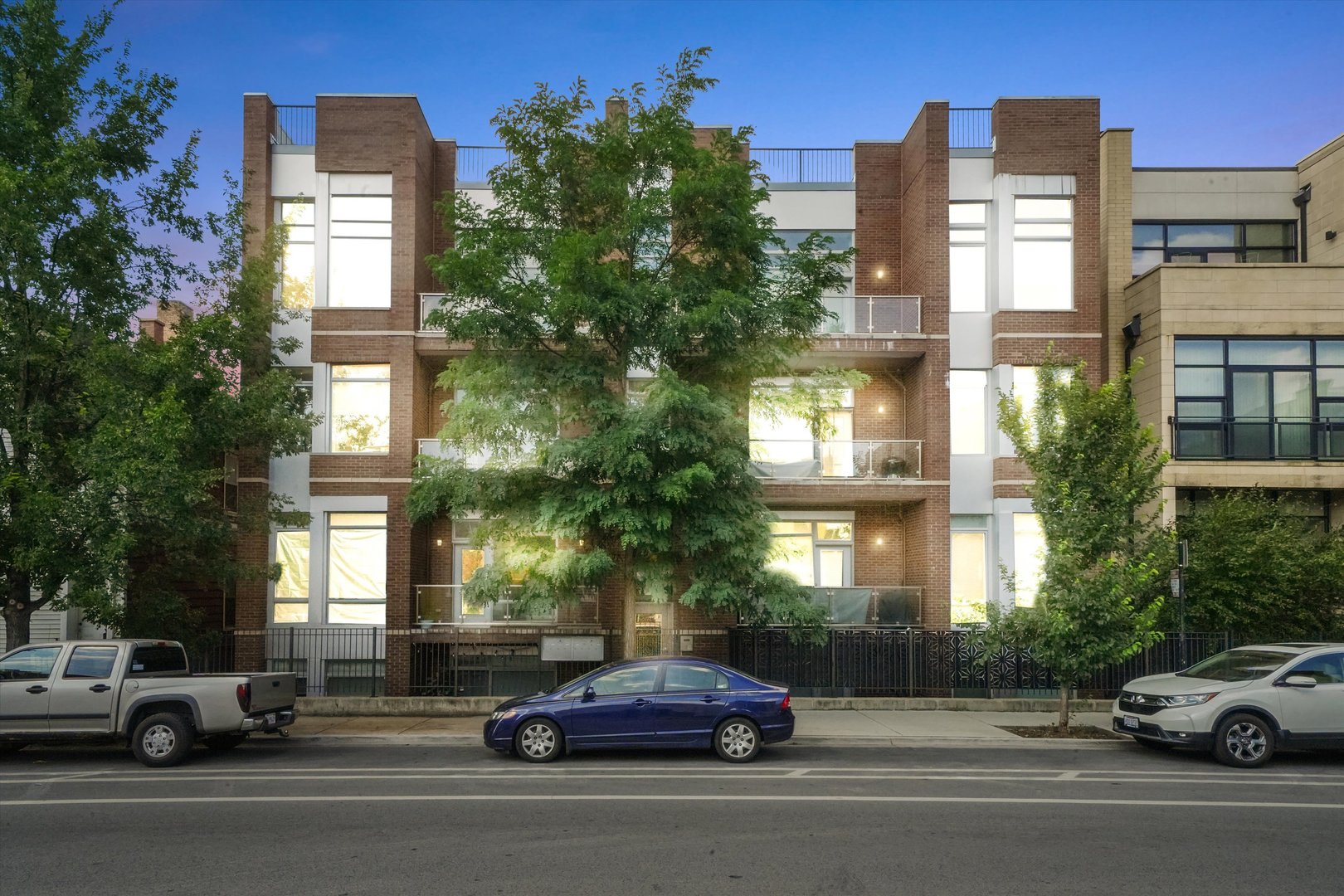 2140 W Armitage Avenue Unit: 2W