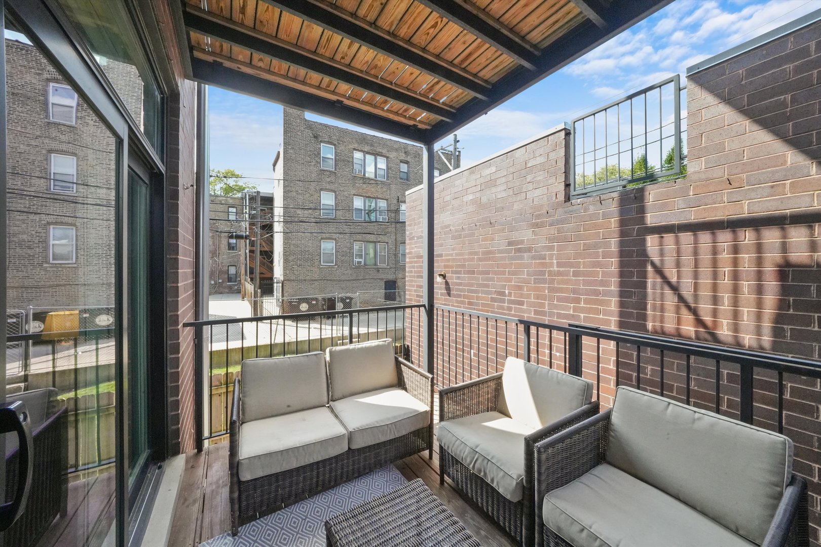 2140 W Armitage Avenue Unit: 2W
