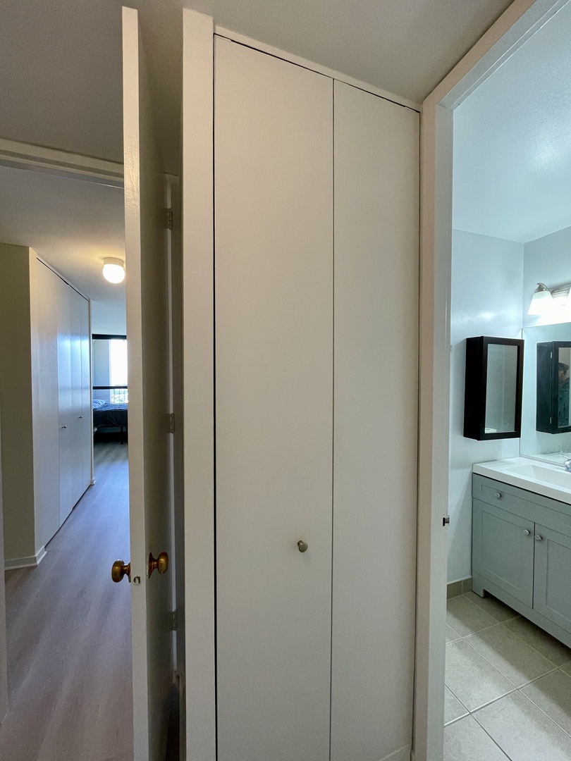 1030 N STATE Street Unit: 27M