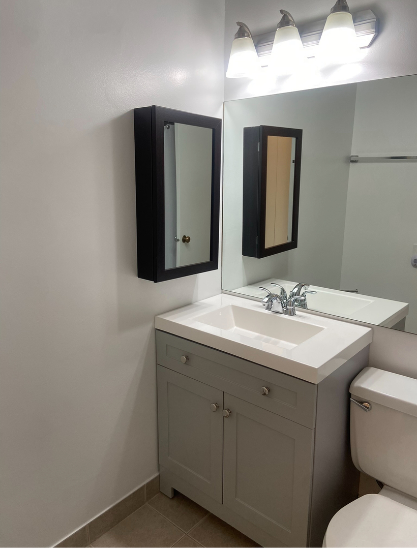 1030 N STATE Street Unit: 27M