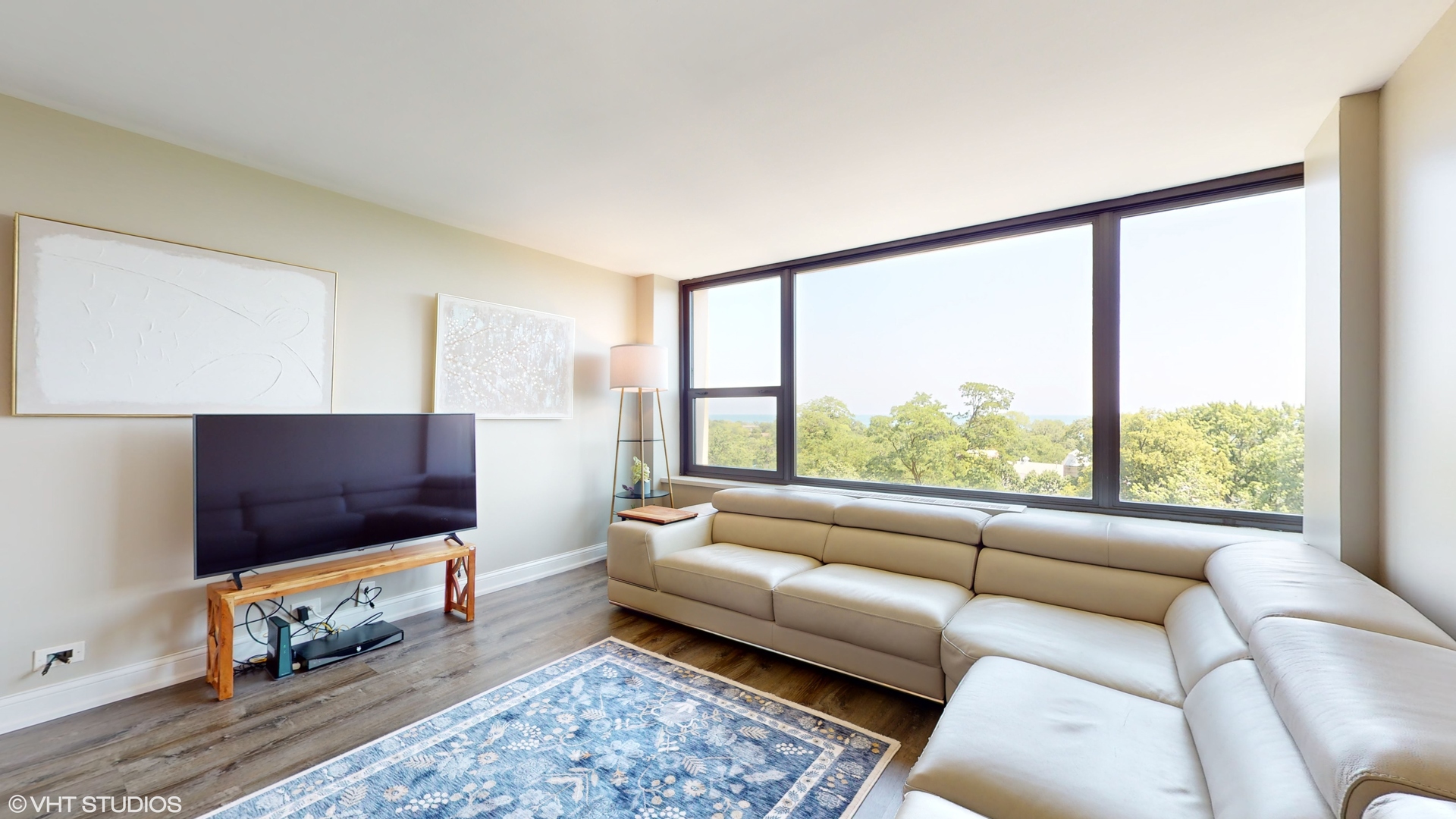 1850 N Clark Street Unit: 801