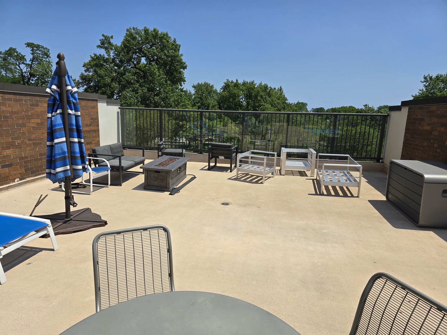 1850 N Clark Street Unit: 801