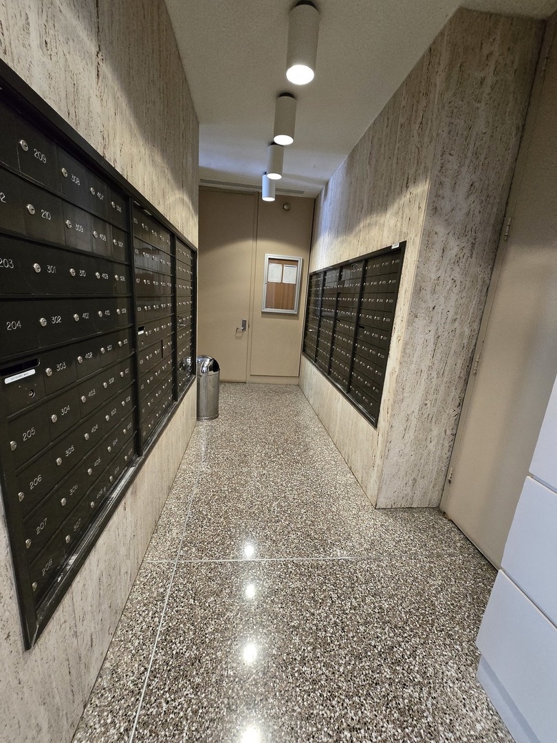 1850 N Clark Street Unit: 801