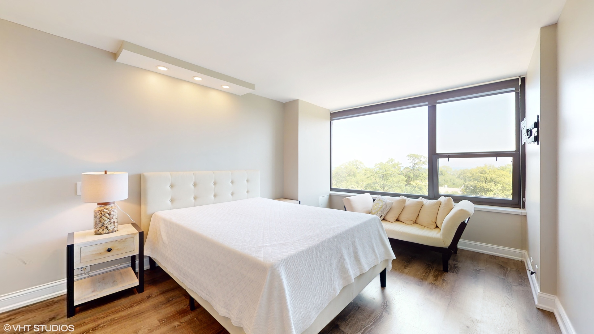 1850 N Clark Street Unit: 801