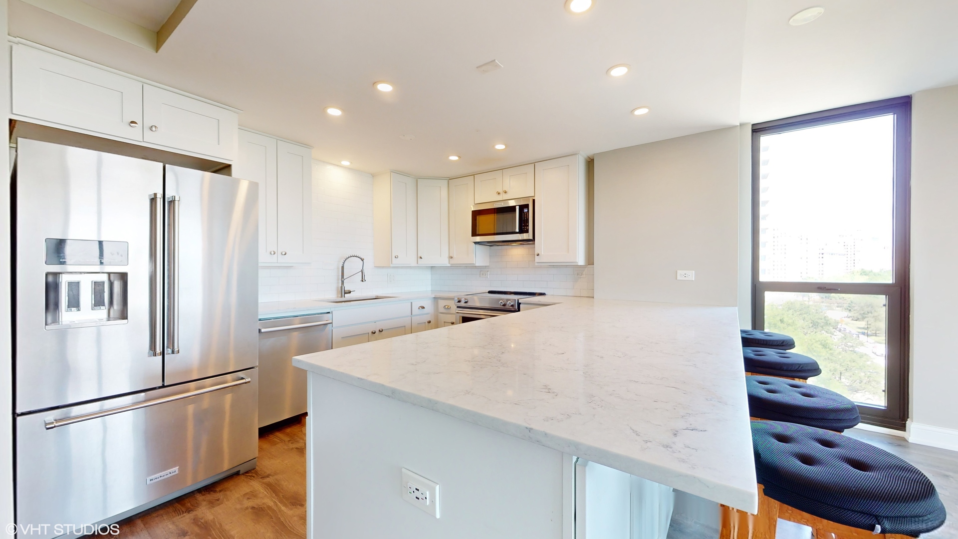 1850 N Clark Street Unit: 801