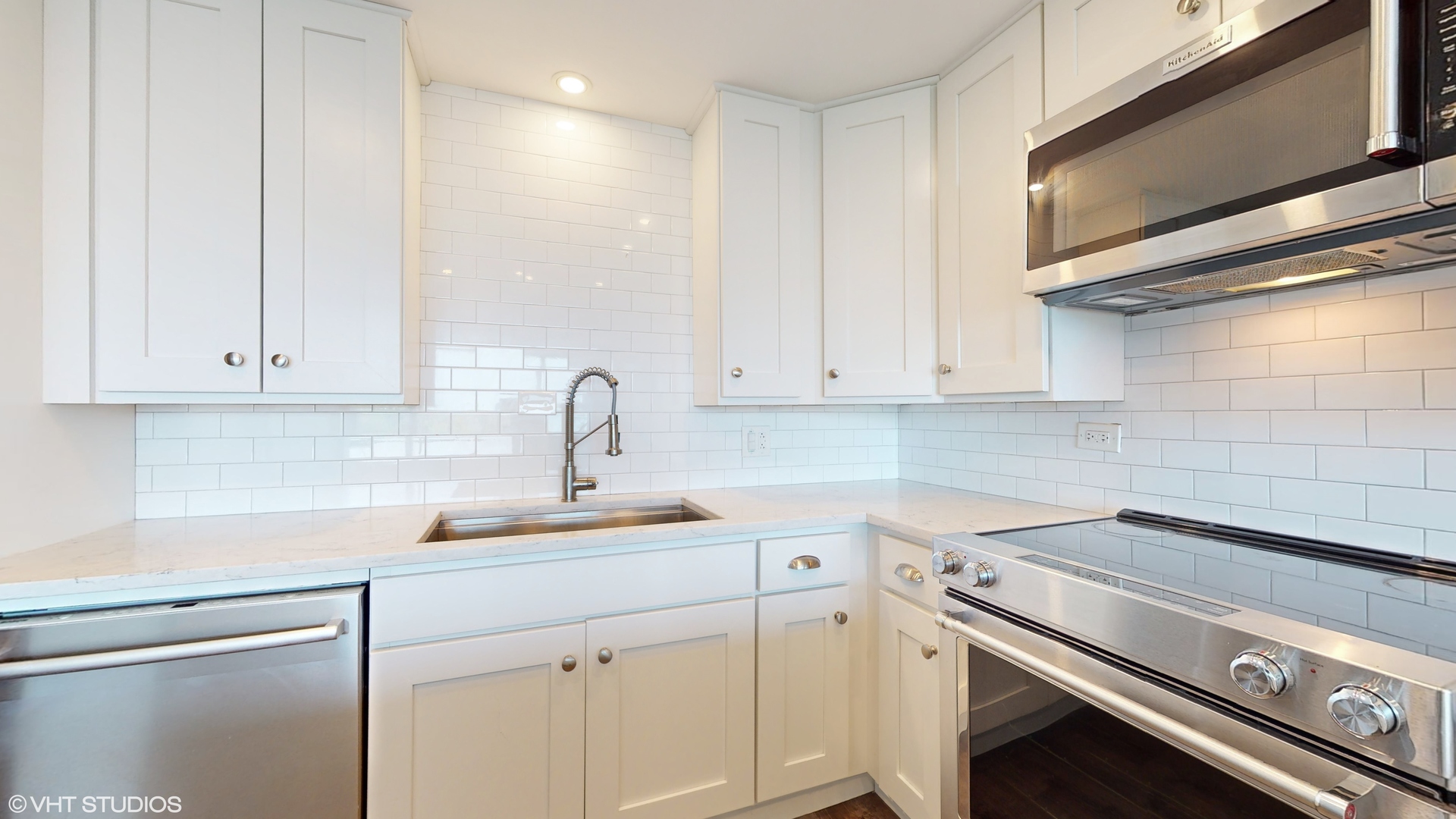 1850 N Clark Street Unit: 801