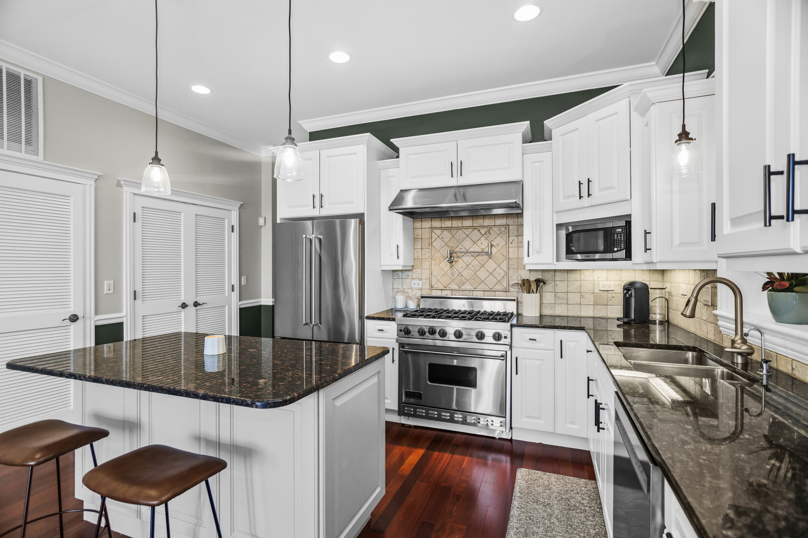 2348 W Roscoe Street Unit: 4E