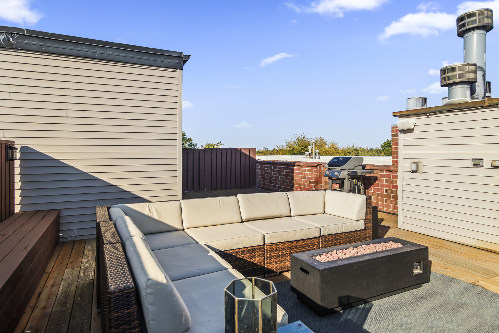 2348 W Roscoe Street Unit: 4E