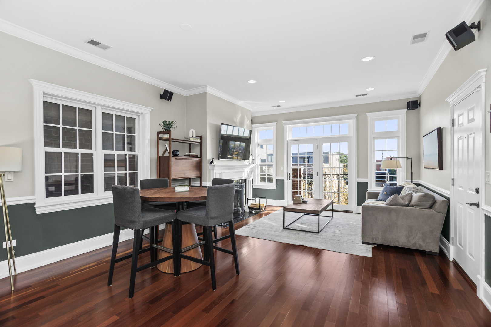 2348 W Roscoe Street Unit: 4E