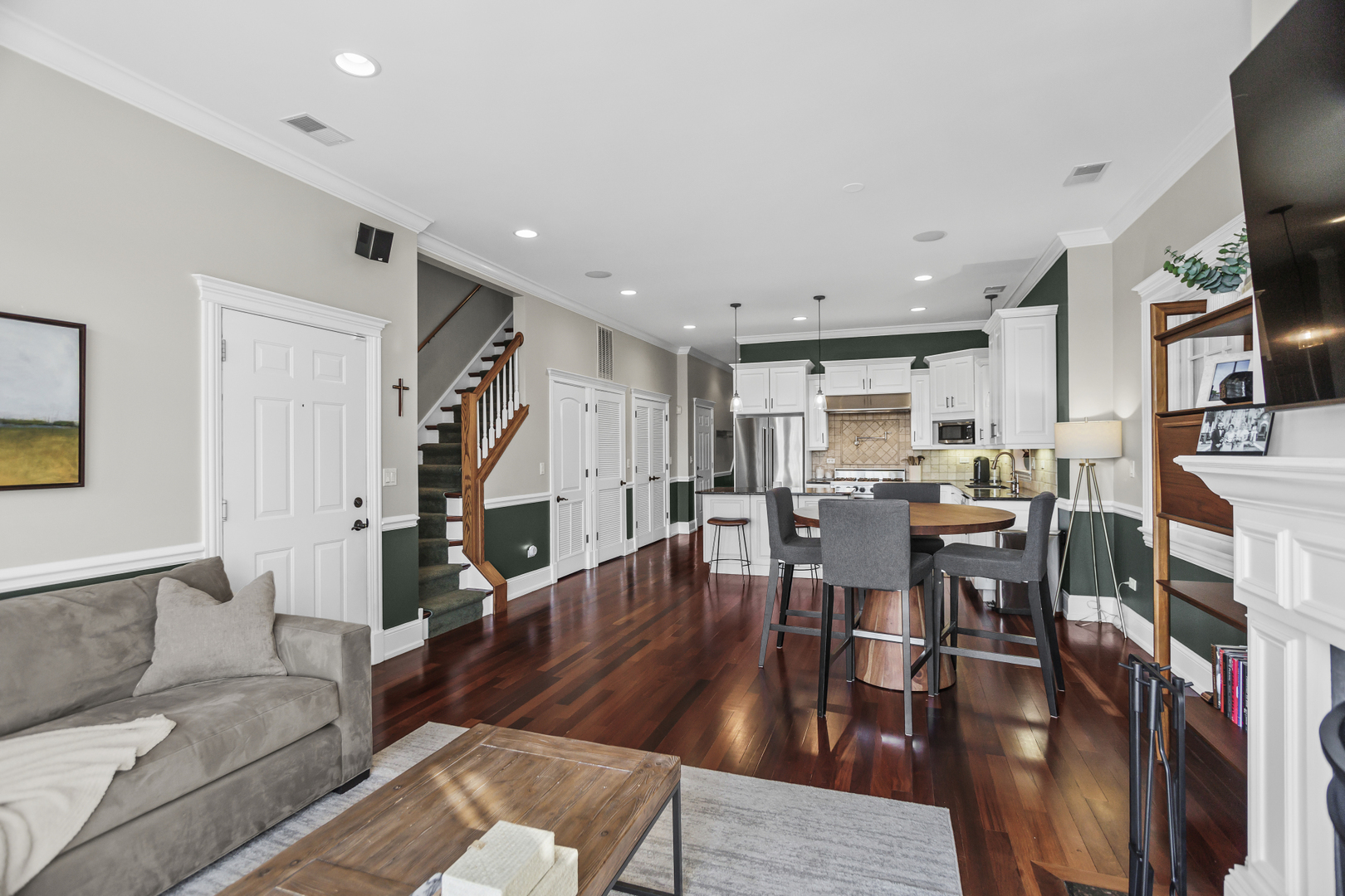 2348 W Roscoe Street Unit: 4E