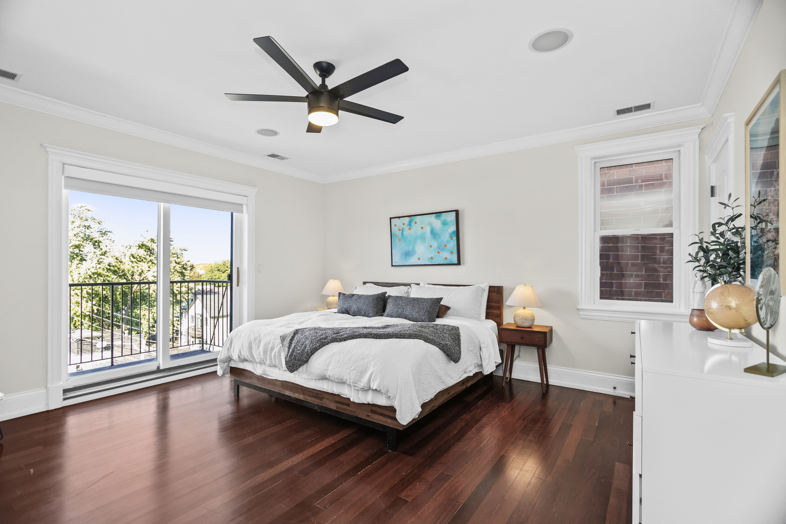 2348 W Roscoe Street Unit: 4E