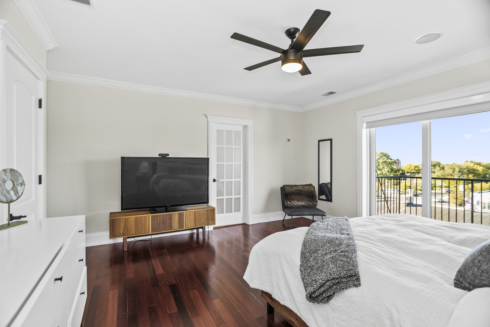 2348 W Roscoe Street Unit: 4E