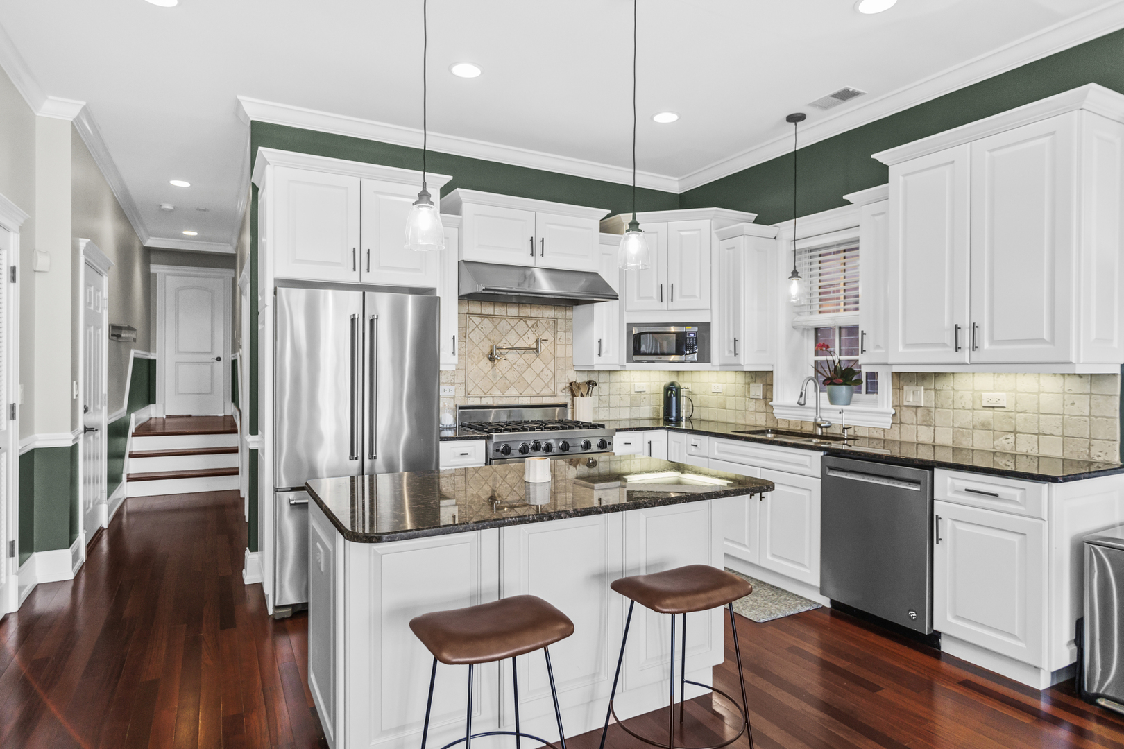 2348 W Roscoe Street Unit: 4E