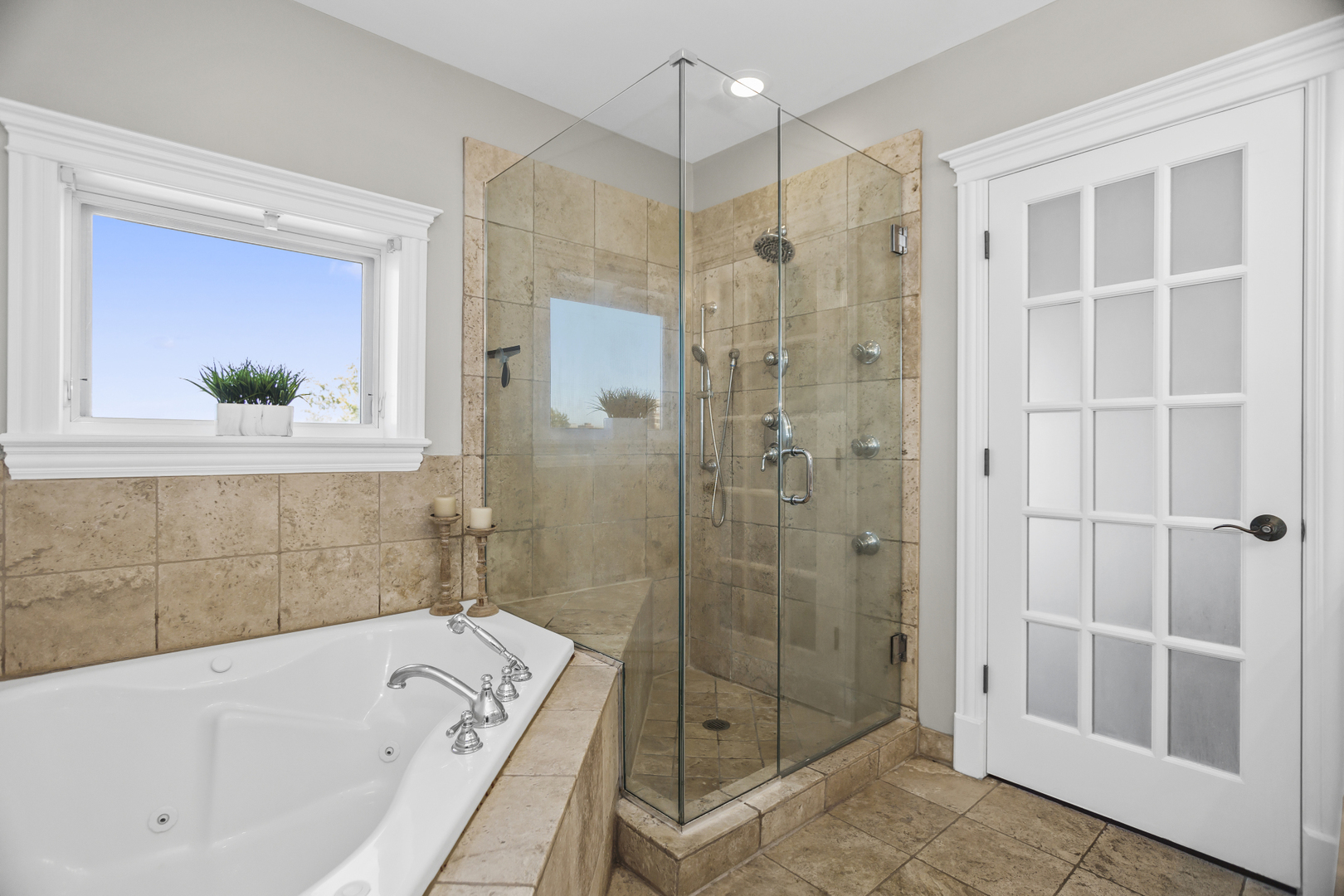 2348 W Roscoe Street Unit: 4E