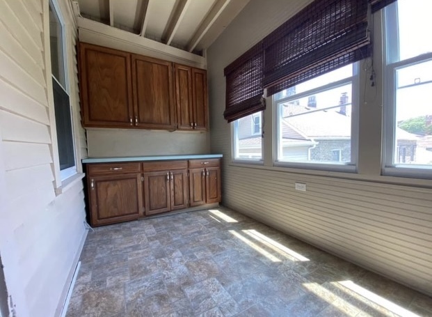 3657 W Oakdale Avenue Unit: 2