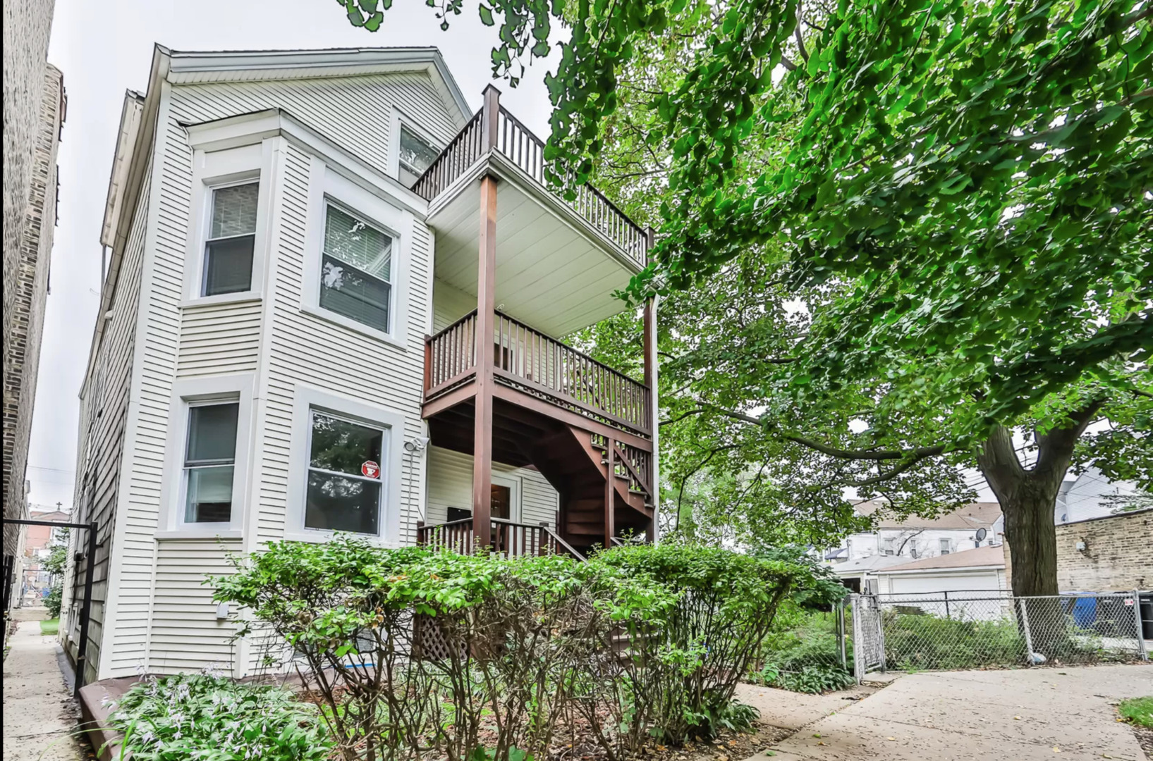 3657 W Oakdale Avenue Unit: 2