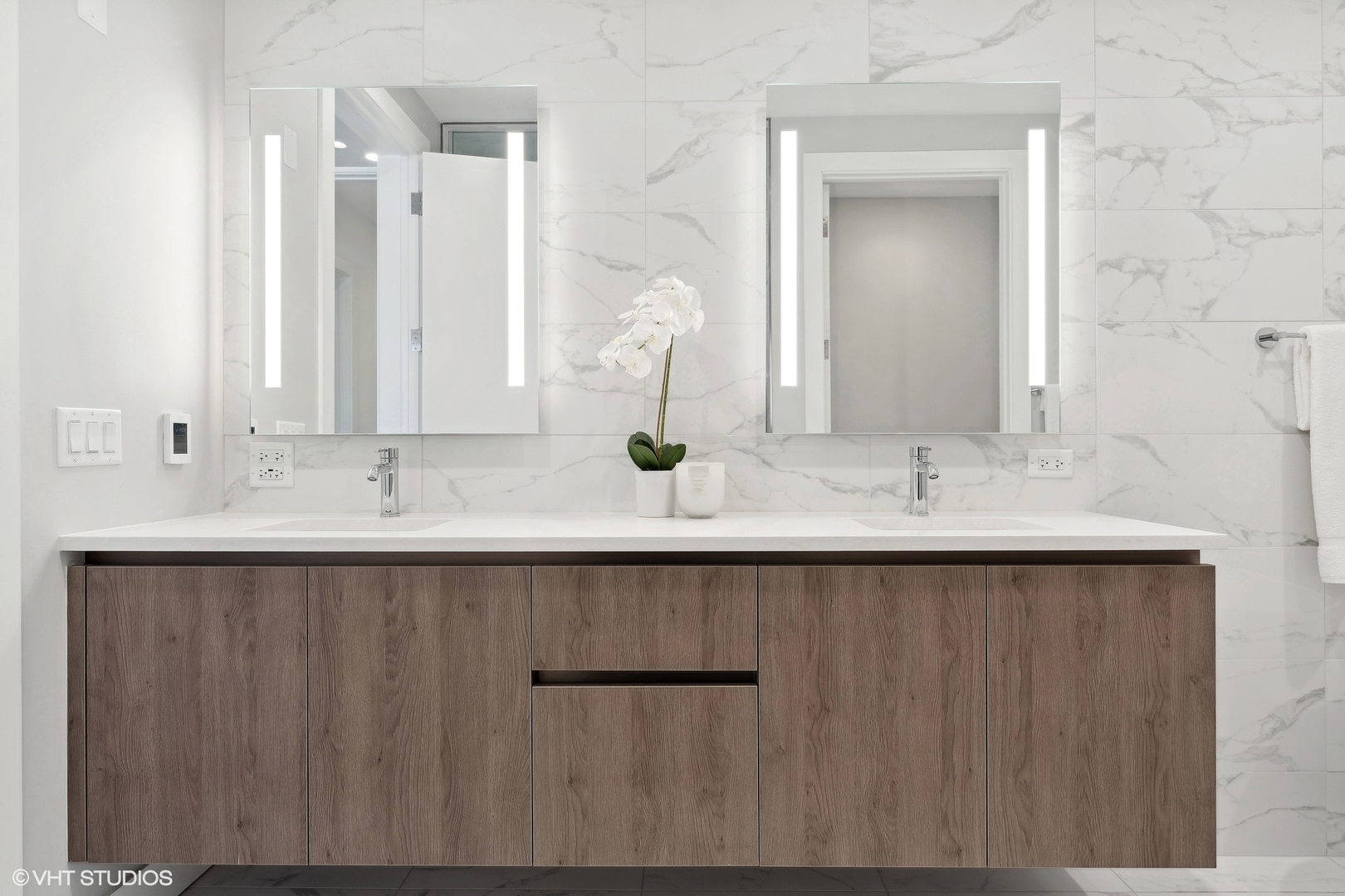 305 S Racine Avenue Unit: PHD