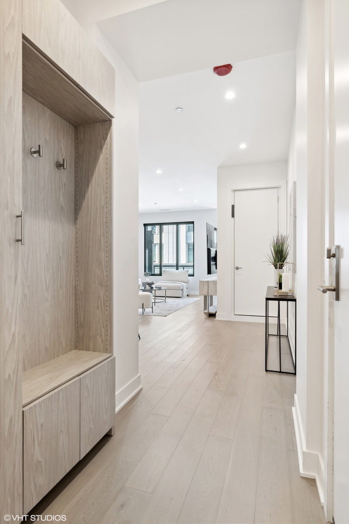 305 S Racine Avenue Unit: PHD