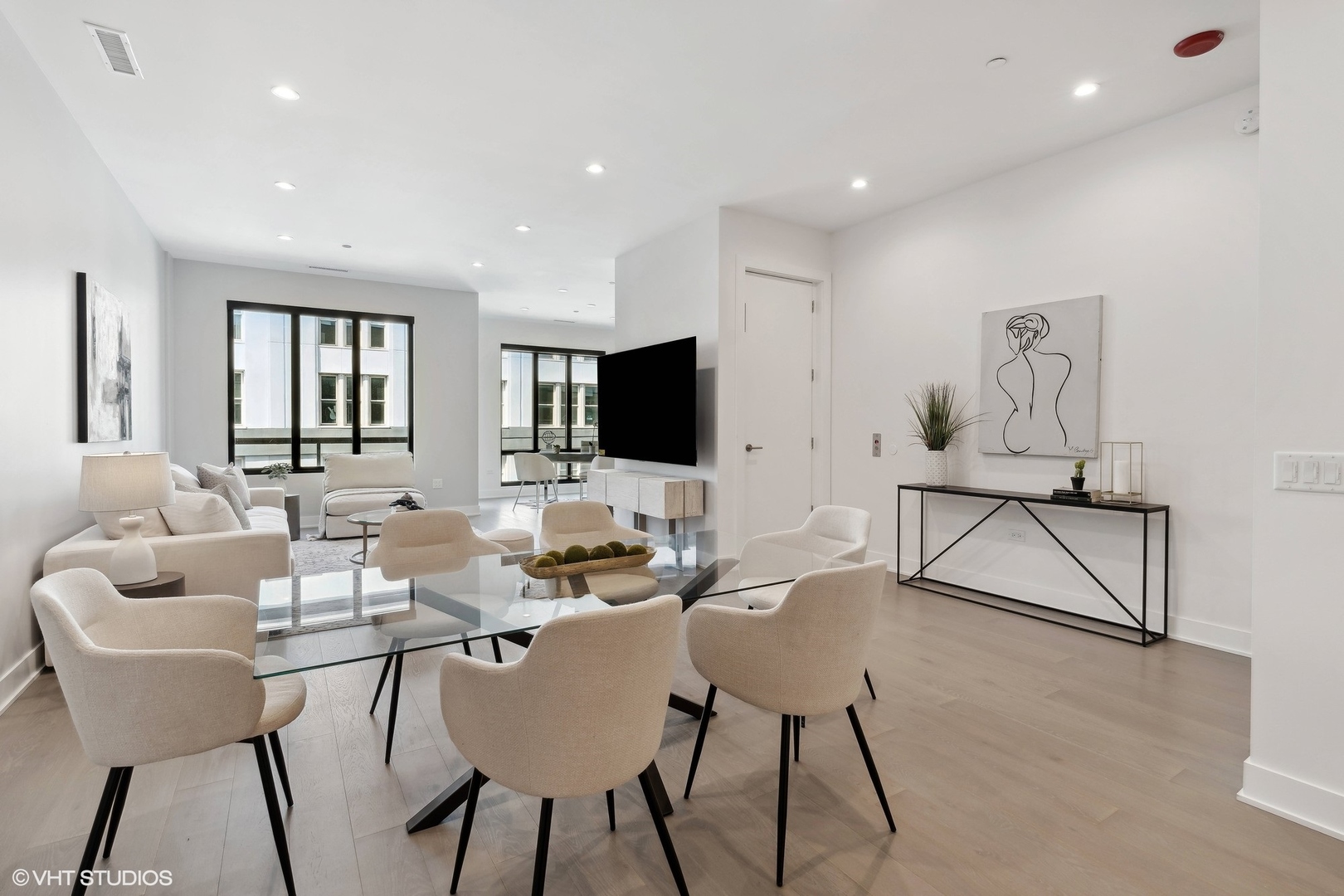 305 S Racine Avenue Unit: PHD