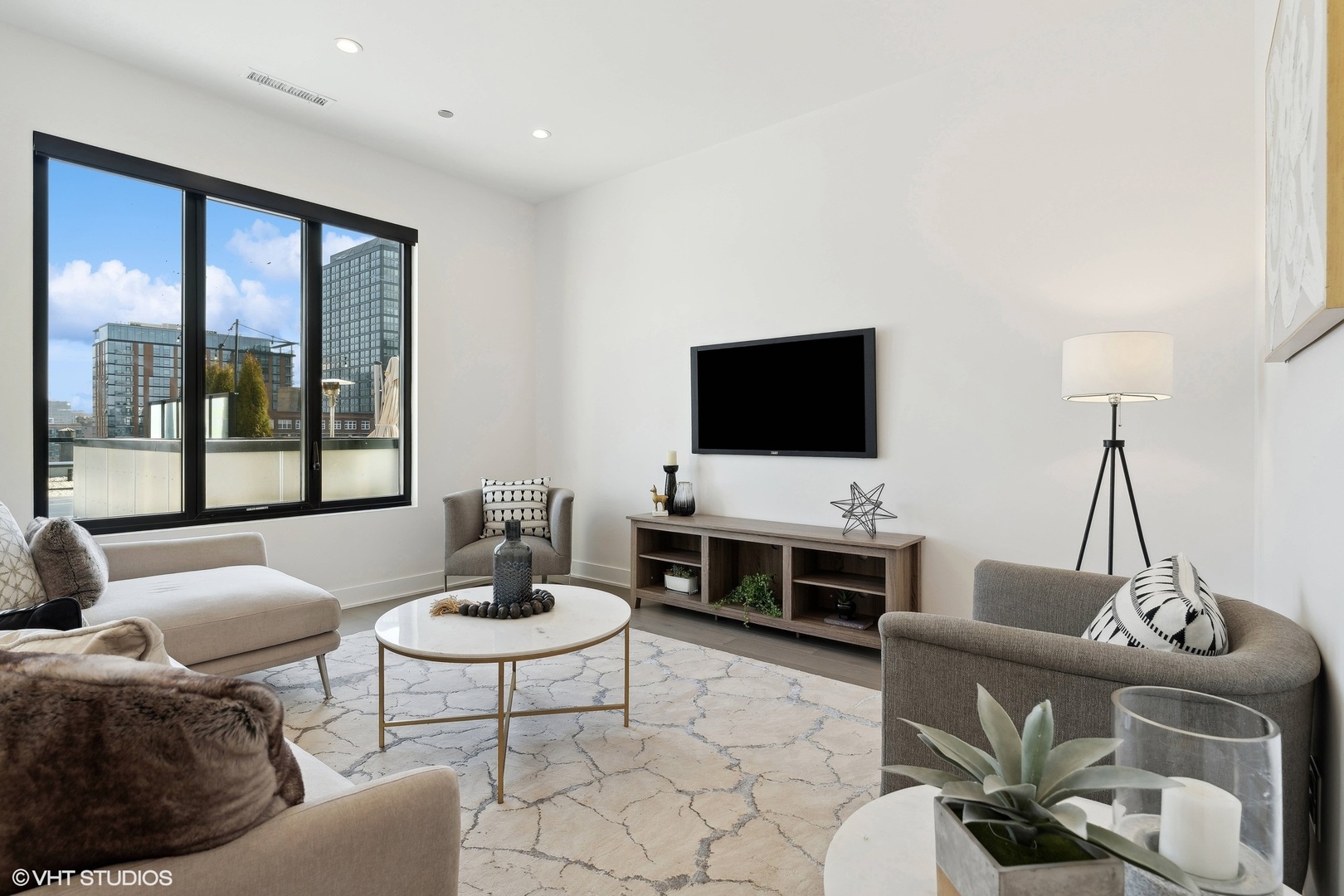 305 S Racine Avenue Unit: PHD