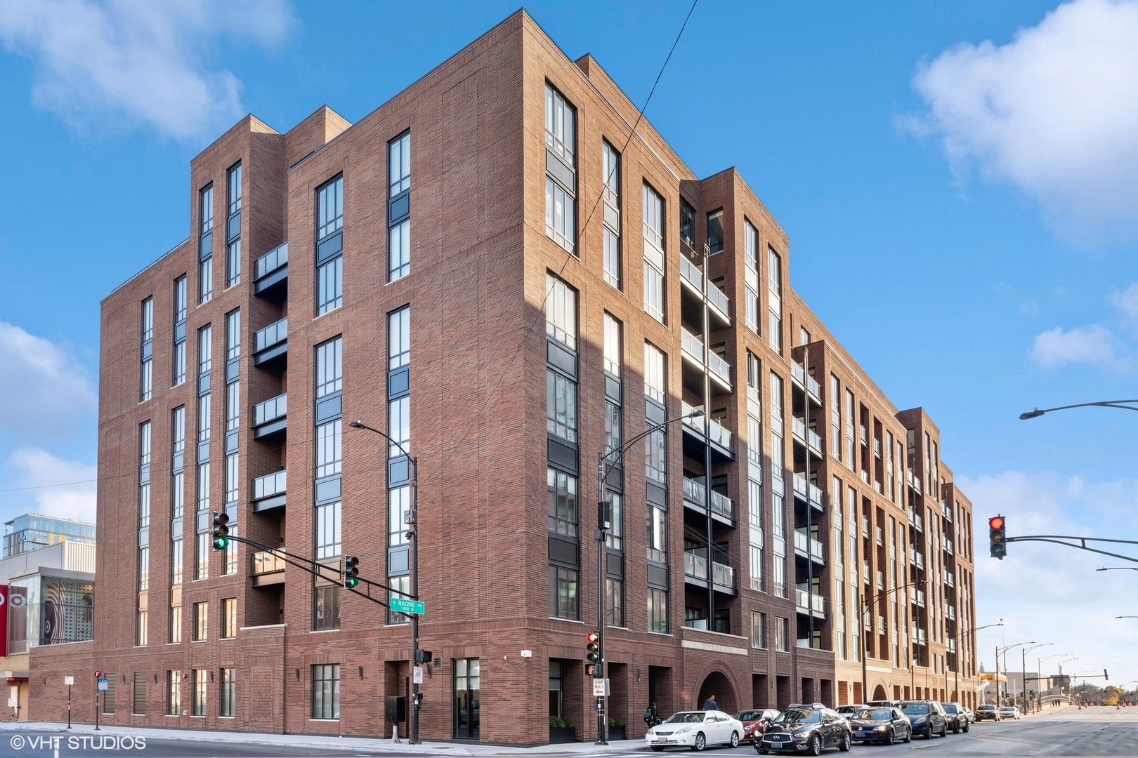 305 S Racine Avenue Unit: PHD