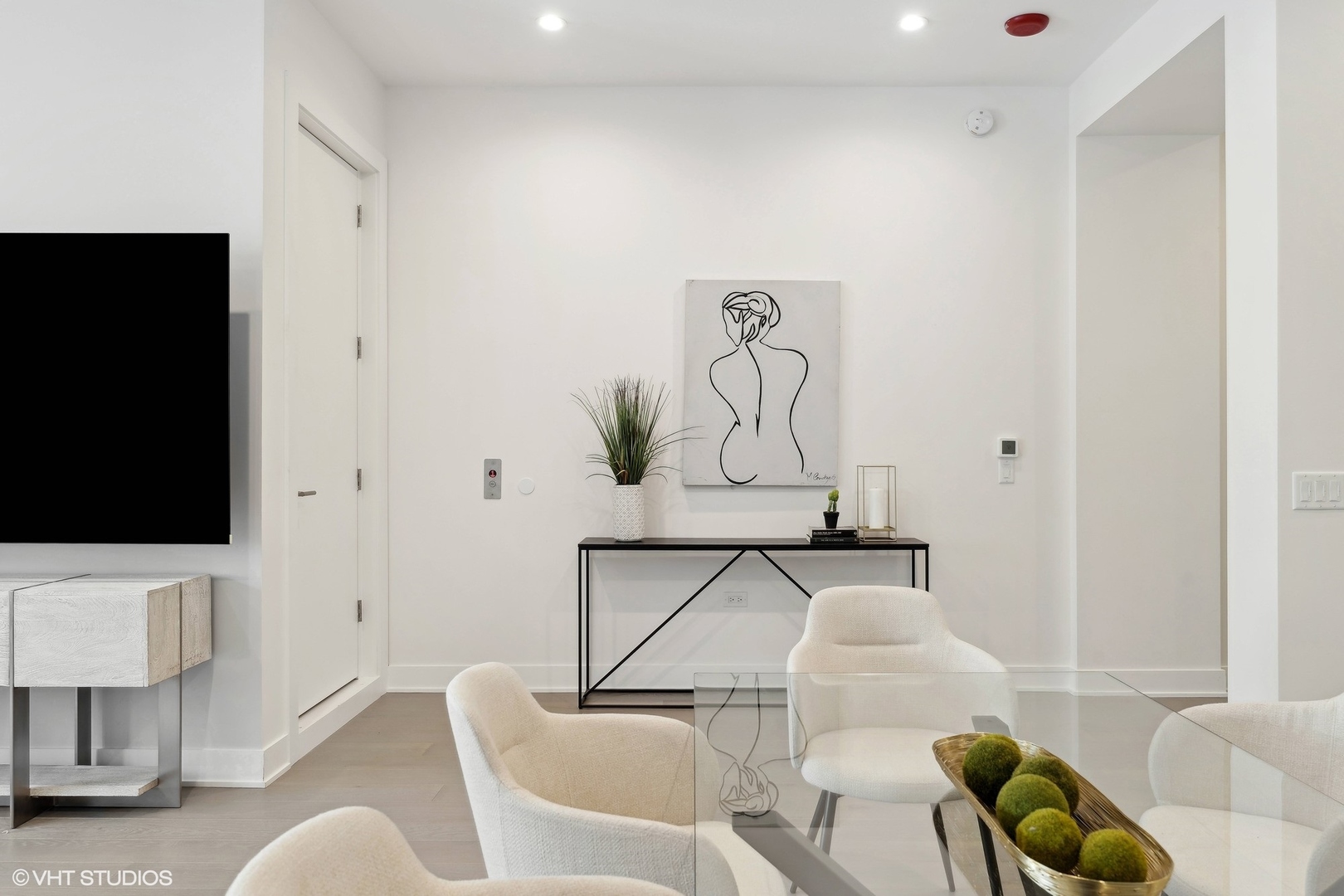 305 S Racine Avenue Unit: PHD