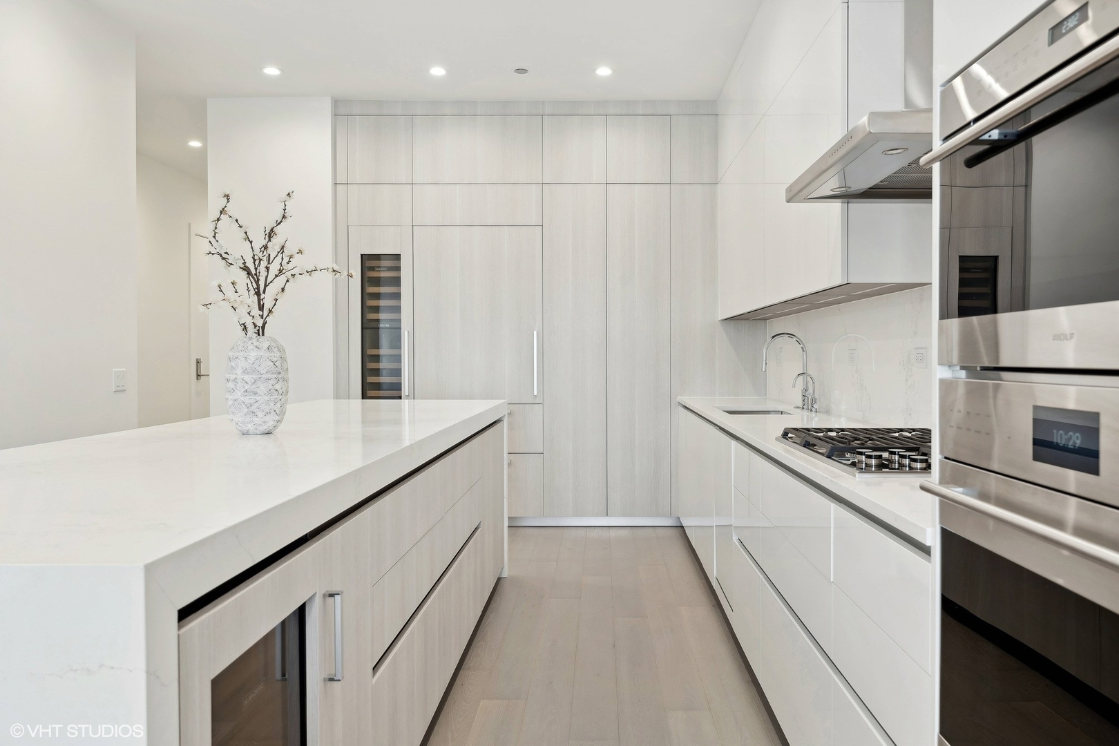 305 S Racine Avenue Unit: PHD