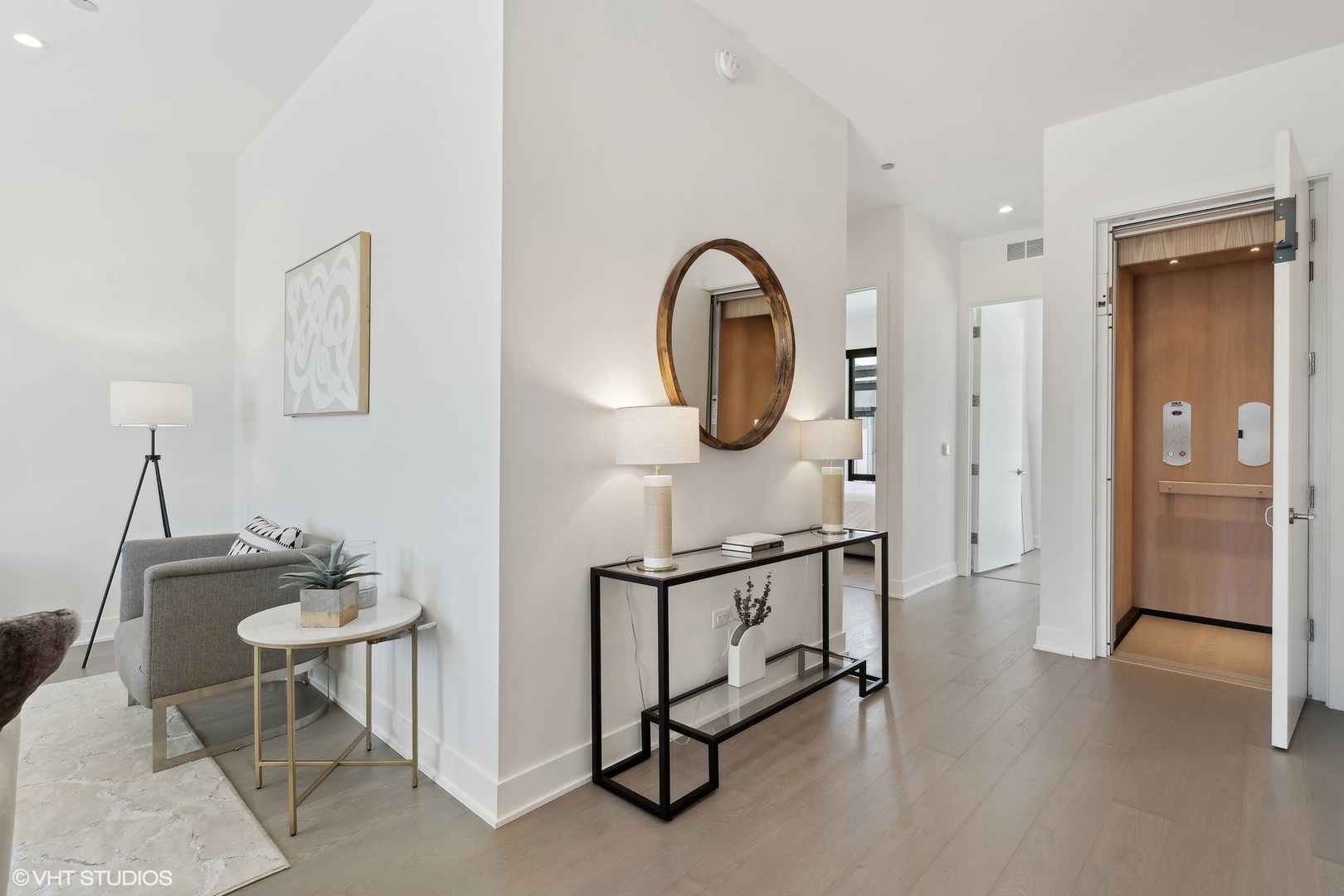 305 S Racine Avenue Unit: PHD