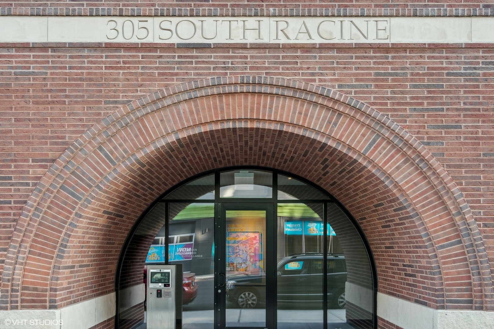 305 S Racine Avenue Unit: PHD