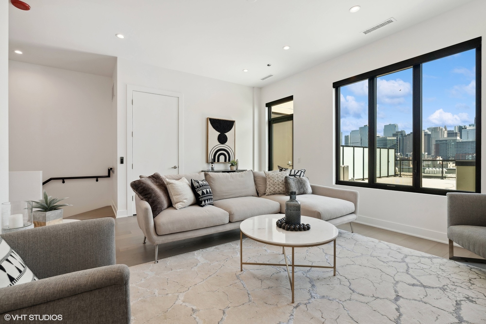 305 S Racine Avenue Unit: PHD