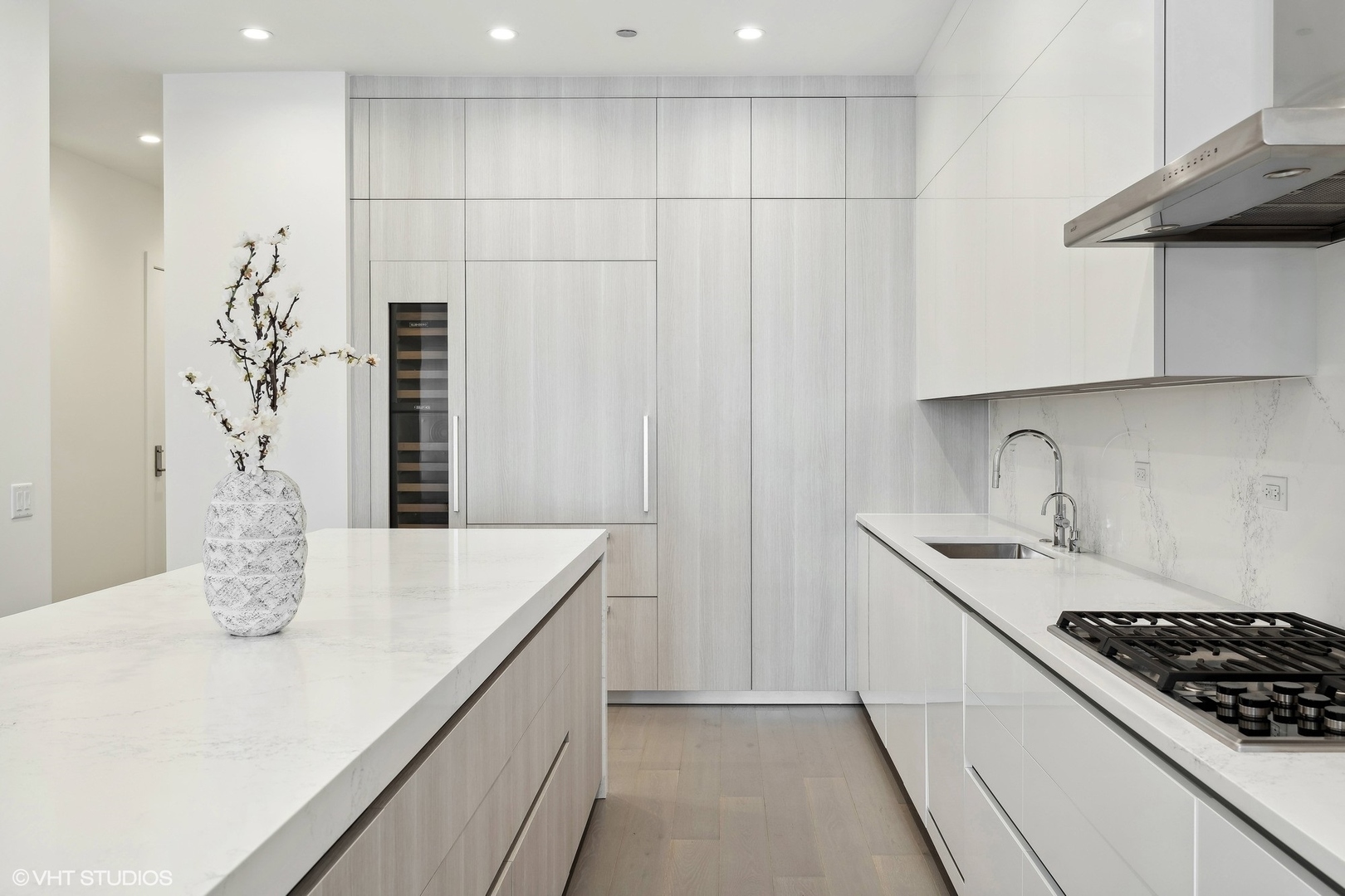 305 S Racine Avenue Unit: PHD