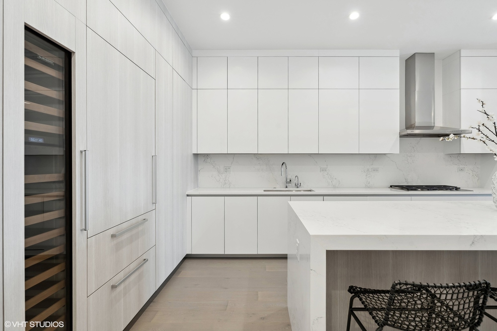 305 S Racine Avenue Unit: PHD