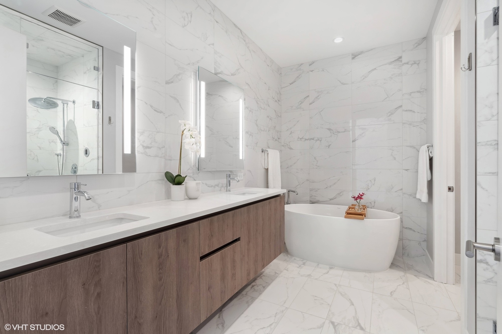 305 S Racine Avenue Unit: PHD