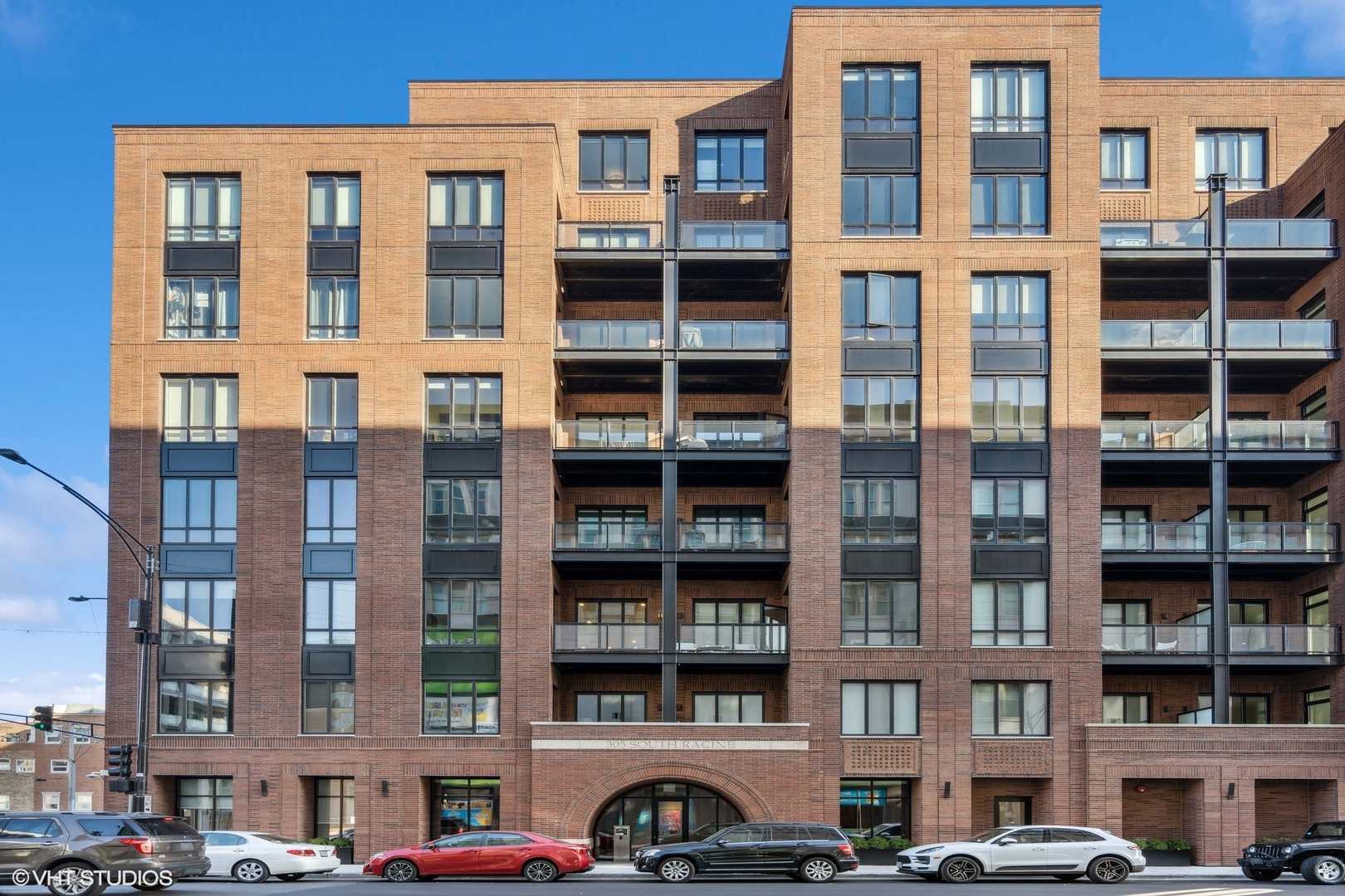 305 S Racine Avenue Unit: PHD