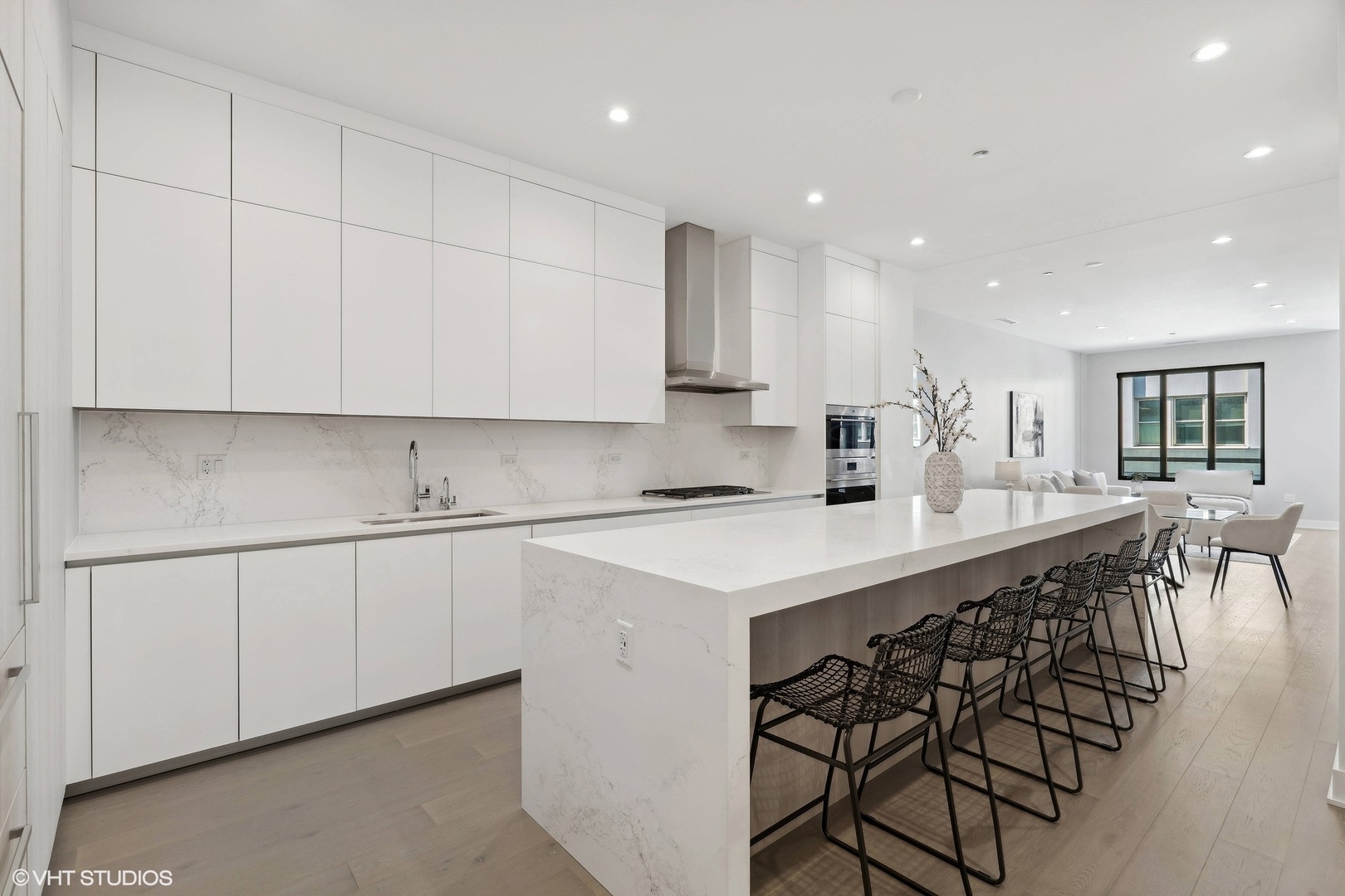 305 S Racine Avenue Unit: PHD