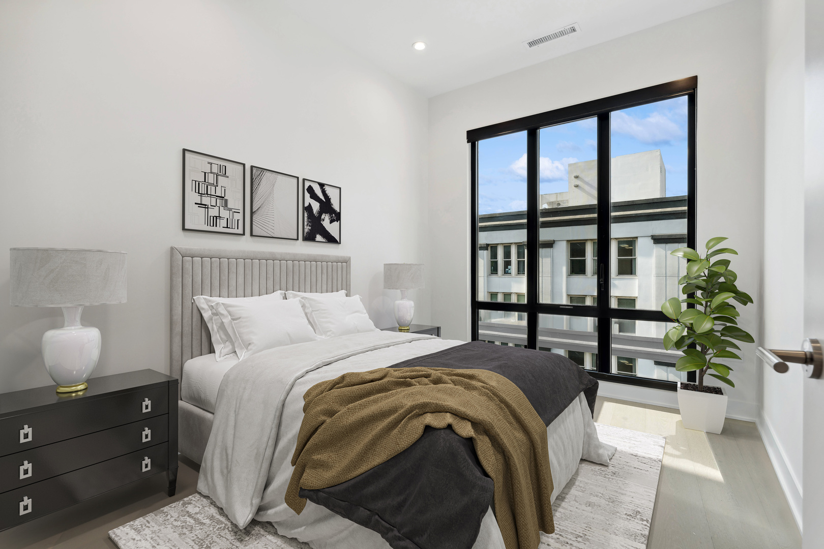 305 S Racine Avenue Unit: PHD